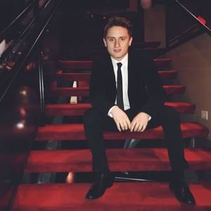 Meet your Posher, Victor carrillo